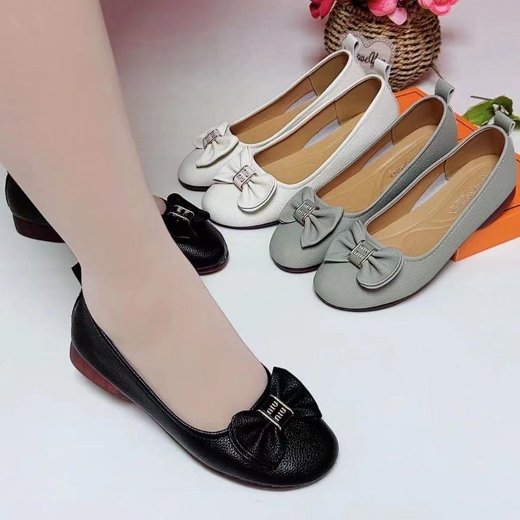 2025 spring and autumn new round head wide foot pedal mother shoes plus size soft bottom bean shoes dancing shoes work shoes