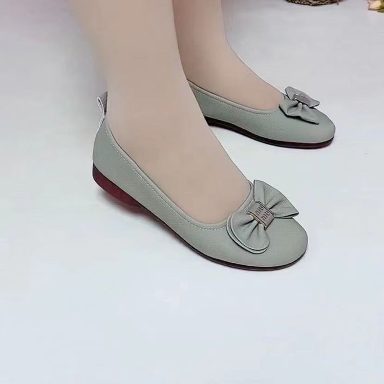 2025 spring and autumn new round head wide foot pedal mother shoes plus size soft bottom bean shoes dancing shoes work shoes