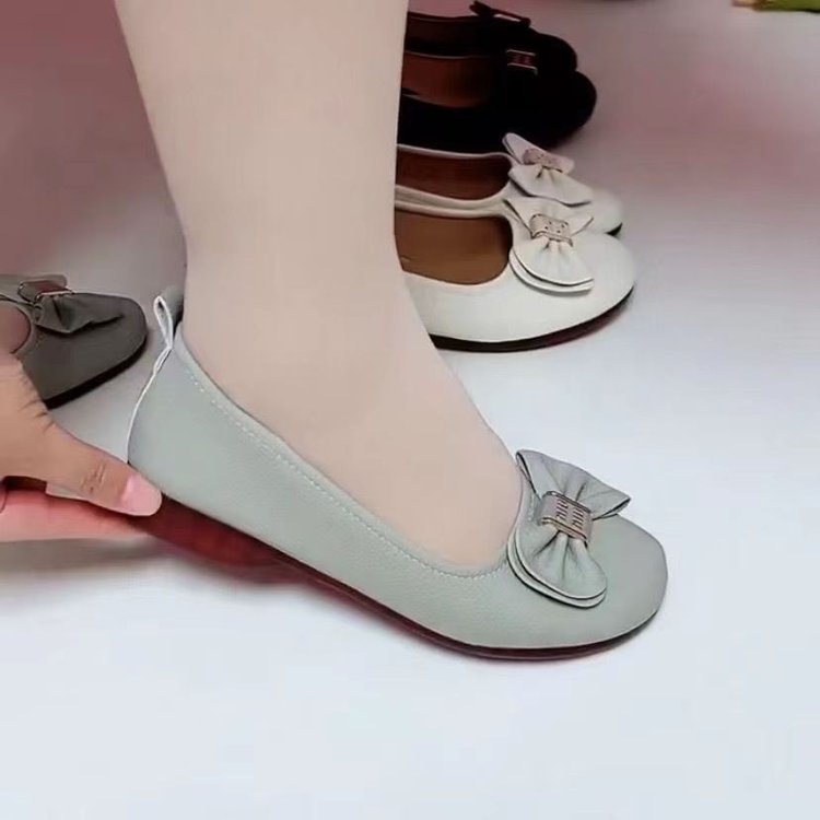 2025 spring and autumn new round head wide foot pedal mother shoes plus size soft bottom bean shoes dancing shoes work shoes