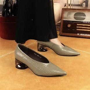 First-Layer Cowhide Pointed-Toe Shallow-Mouth Single Shoes for Women, New Spring and Autumn Style, Genuine Leather Snake Pattern, Thick Heel, Comfortable Mid-Heel Commuting Leather Shoes - Grey