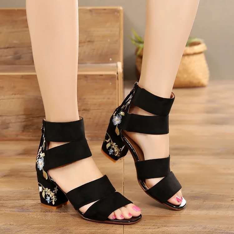 2026 Summer New European and American Retro Embroidered Sandals, Feminine Thick-Heeled Mid-Heel Foreign Trade Women's Shoes, Tassel Embroidered Shoes