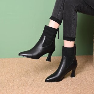 Plaid and Versatile High-Heeled Short Boots for Women, Pointed Toe Thick-Heeled Short Boots, 2025 New Slim Boots, Autumn and Winter Boots - Black fleece-lined