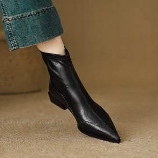 French Pointed Toe Thick Heel Back Zipper Short Boots for Women 2025 New Autumn and Winter Genuine Leather Slimming Look British Style Boots - Black fleece